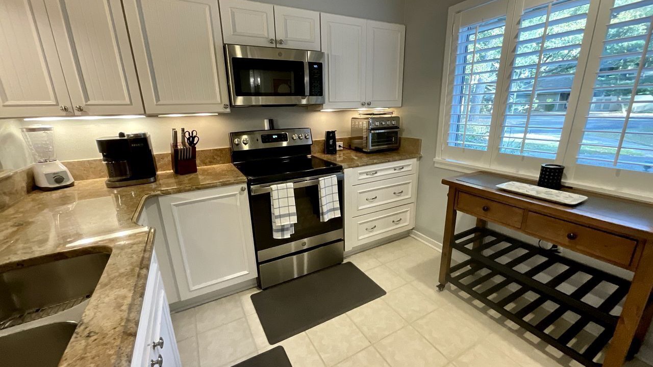 Photo of Kitchen in Arcadian Shores