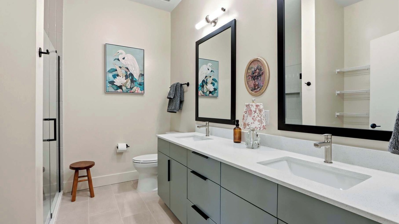 Photo of Bathroom in Metropolitan