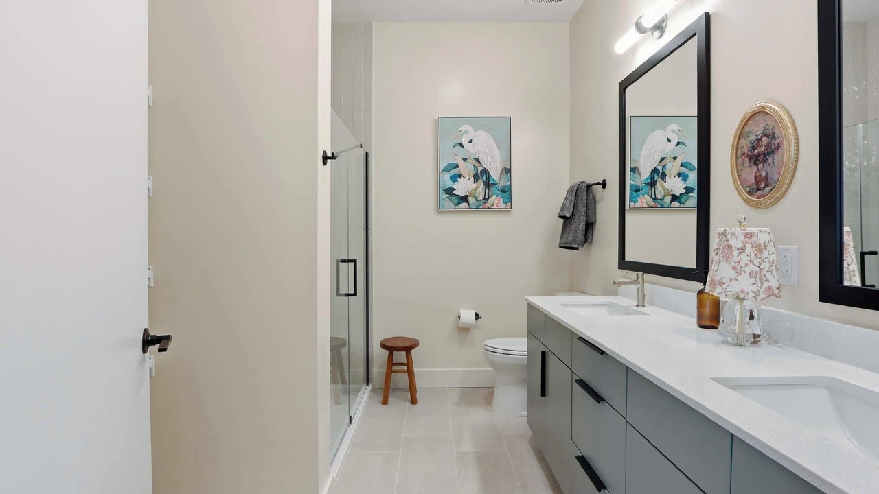 Photo of Bathroom in Metropolitan