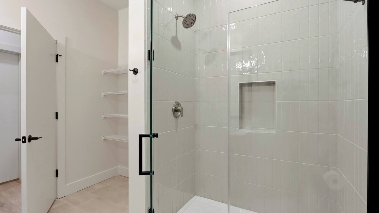 Photo of Bathroom in Metropolitan