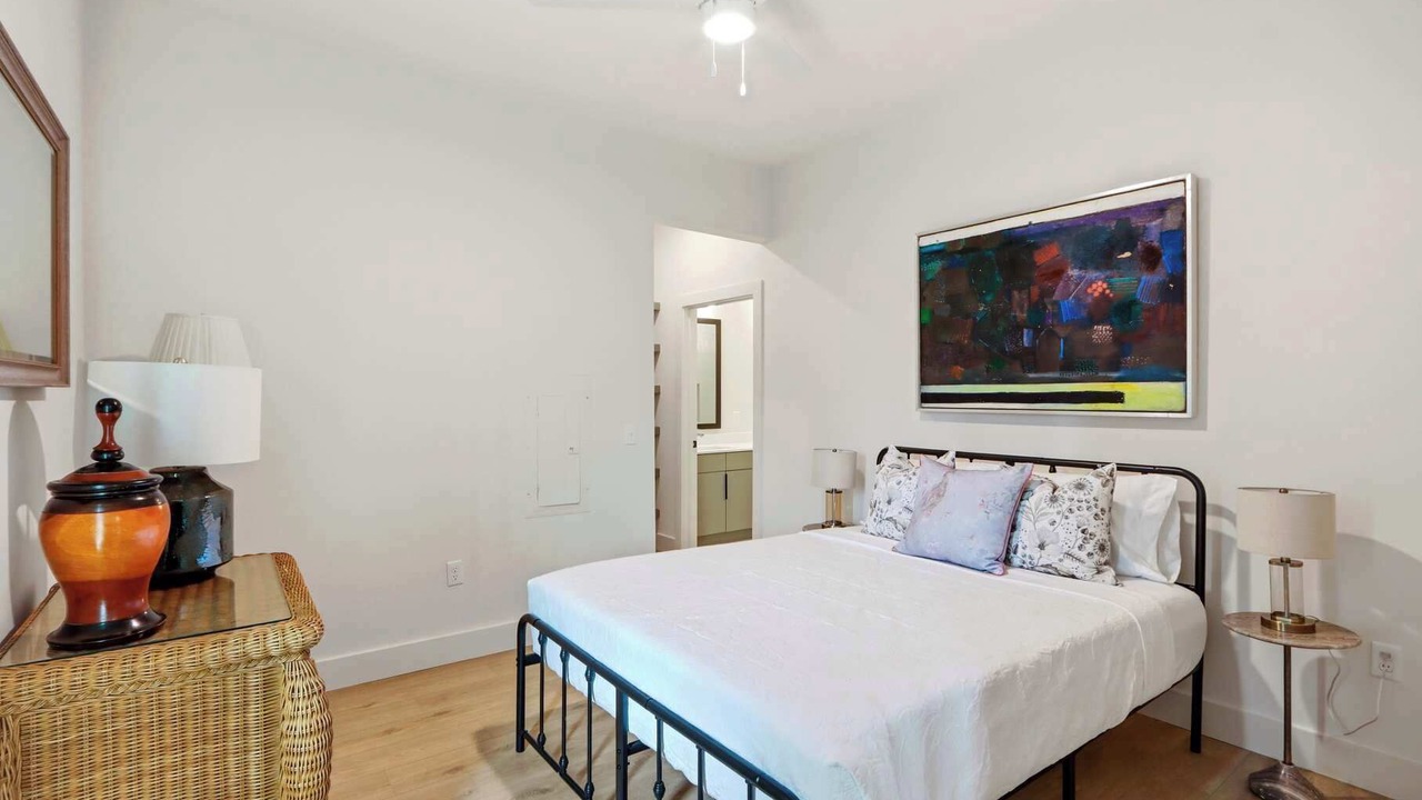 Photo of Bedroom in Metropolitan