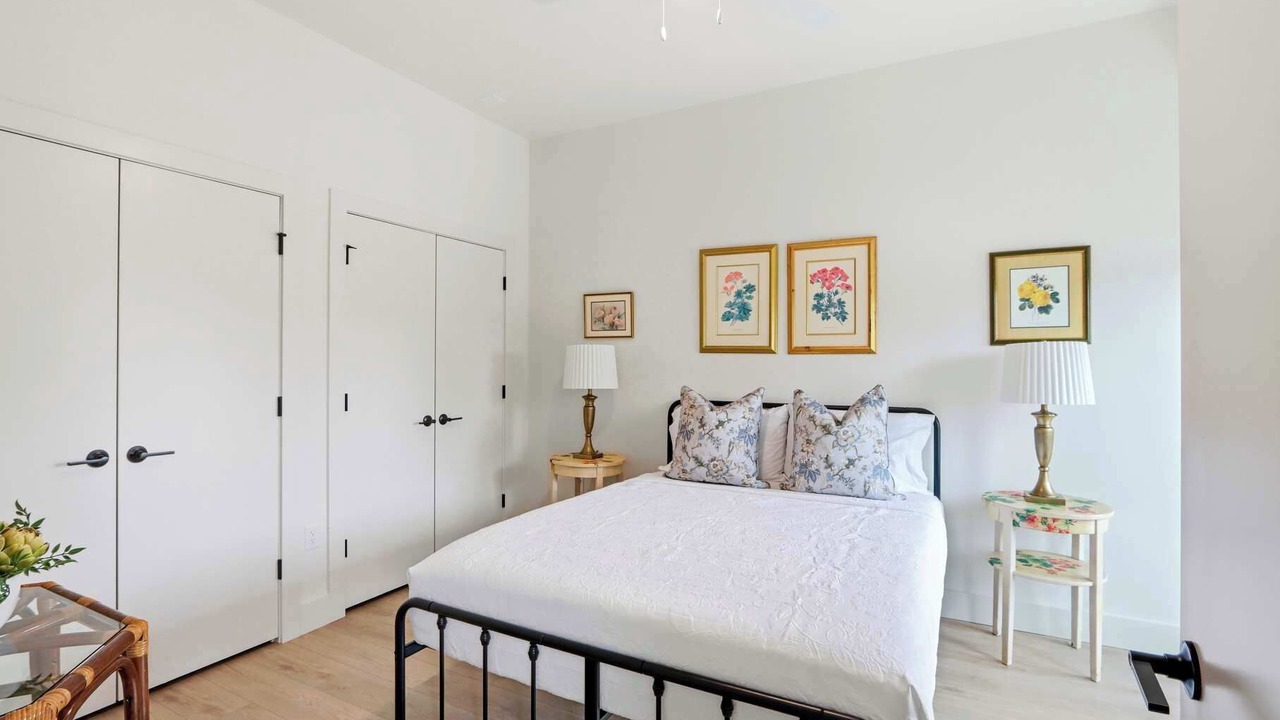 Photo of Bedroom in Metropolitan
