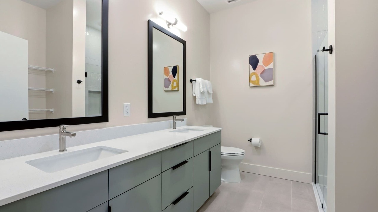 Photo of Bathroom in Metropolitan