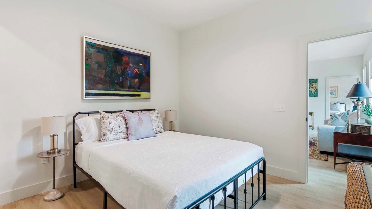 Photo of Bedroom in Metropolitan