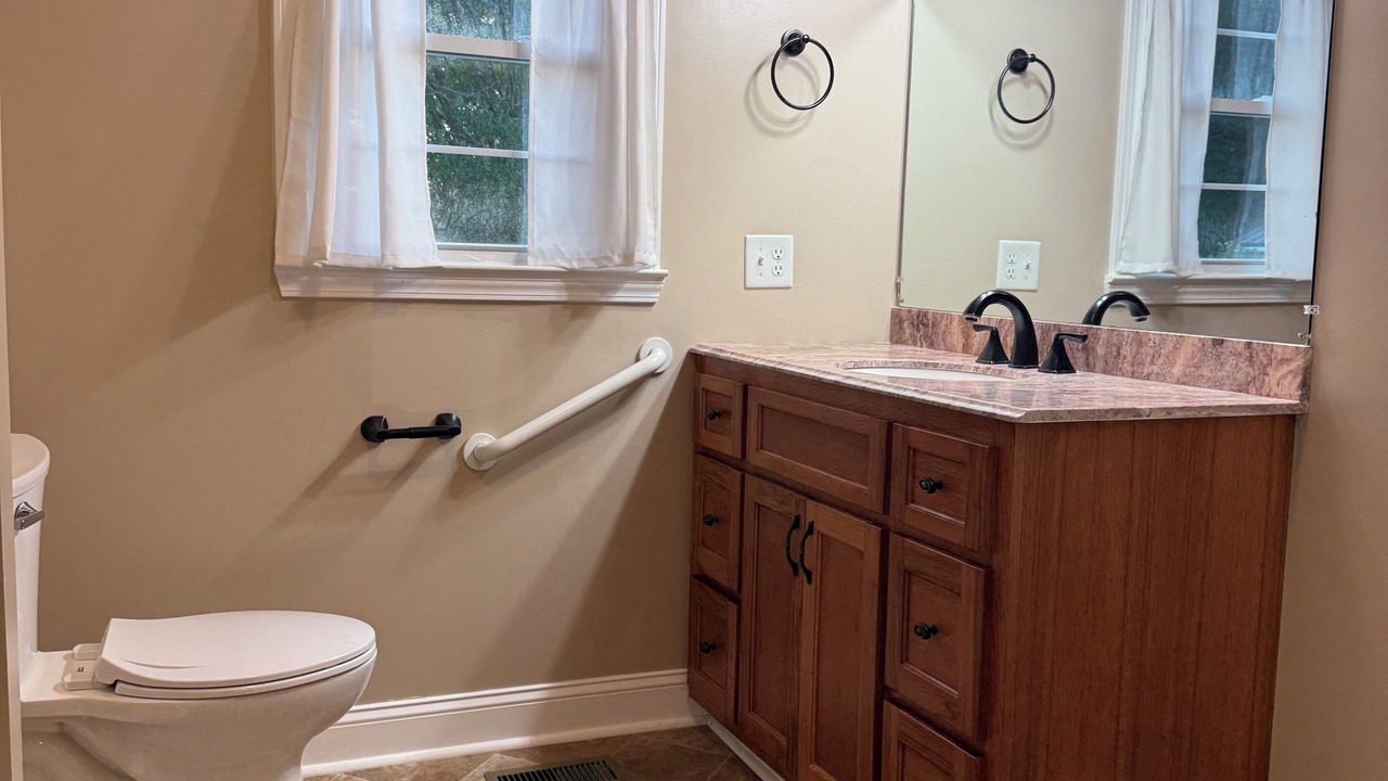 Photo of Bathroom in Ether
