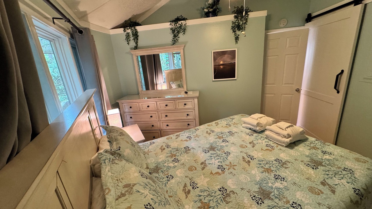 Photo of Bedroom in Night Heron