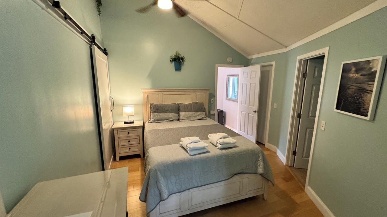 Photo of Bedroom in Night Heron