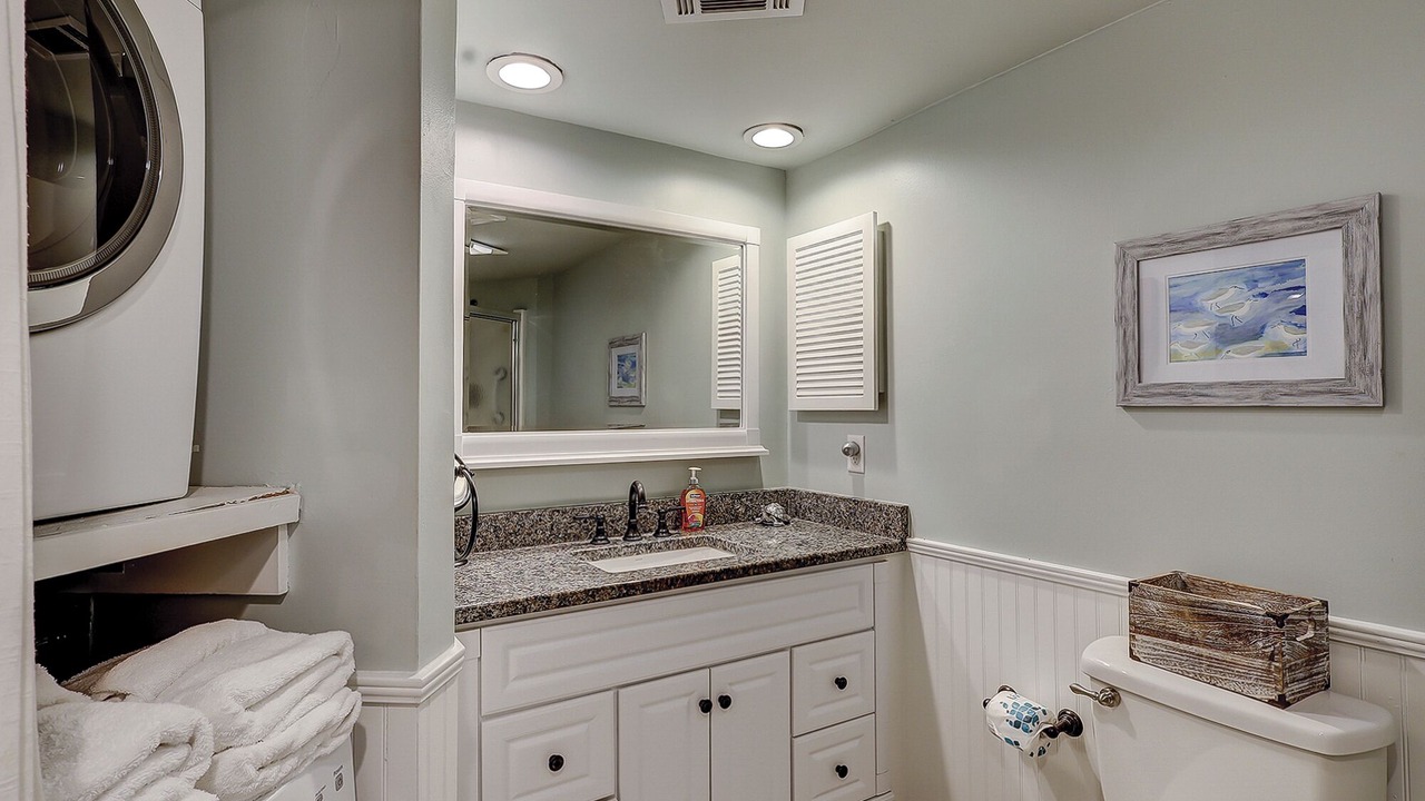 Photo of Bathroom in Night Heron