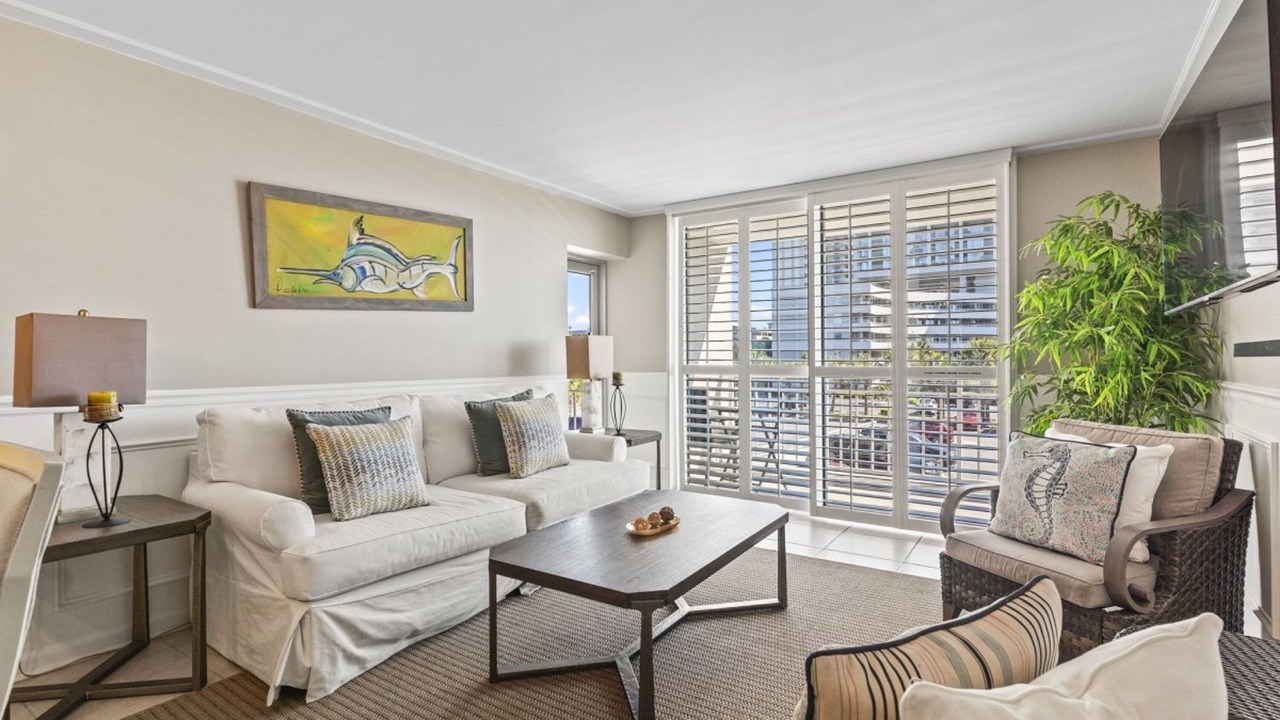 Photo of Livingroom in Arcadian Shores