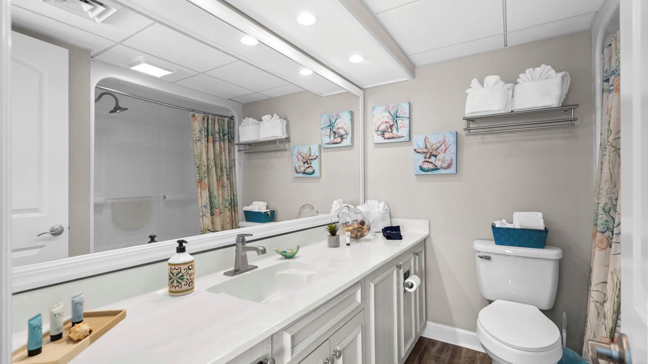 Photo of Bathroom in Arcadian Shores