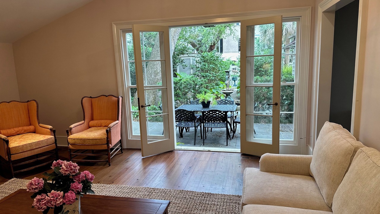 Photo of Livingroom in Charleston Historic District