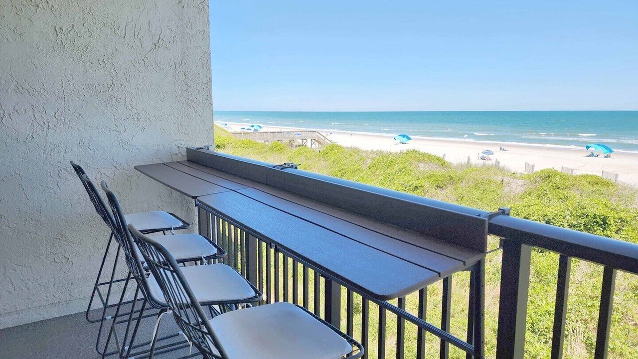 Photo of Patio Balcony in Litchfield by the Sea