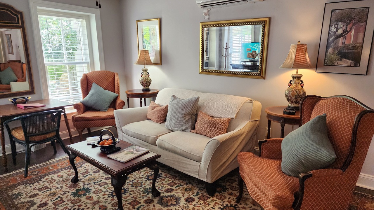 Photo of Livingroom in Harleston Village