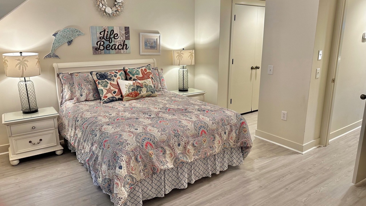 Photo of Bedroom in Arcadian Shores