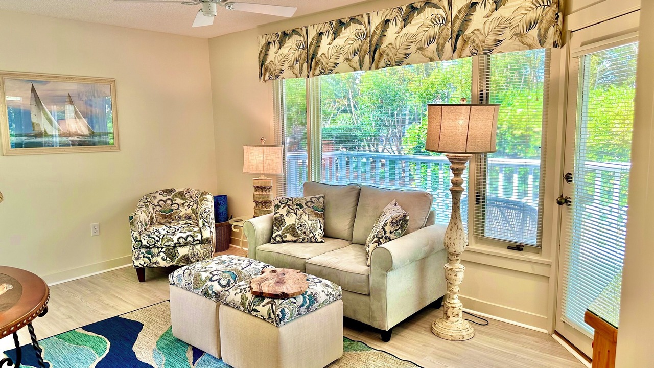 Photo of Livingroom in Arcadian Shores