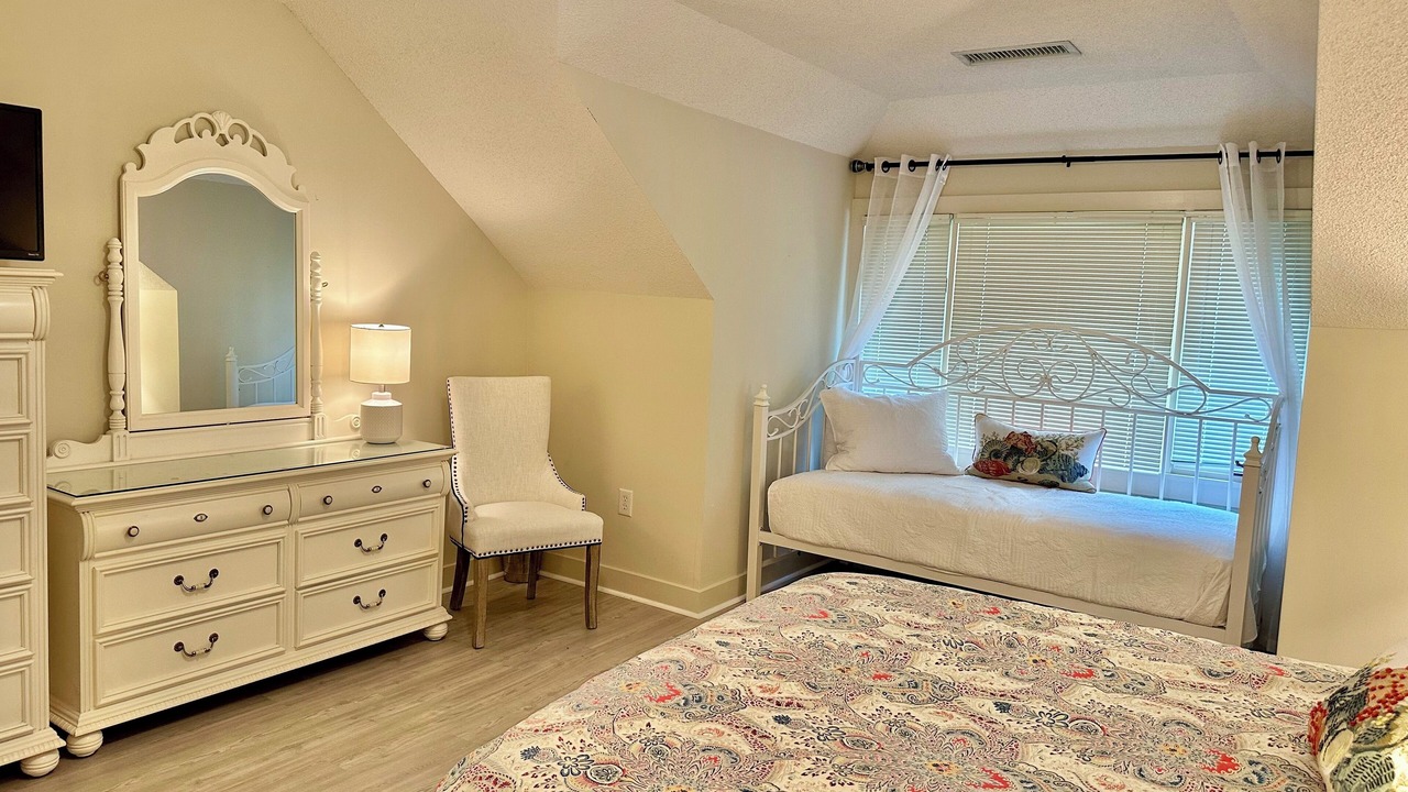 Photo of Bedroom in Arcadian Shores