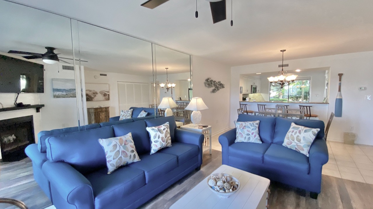 Photo of Livingroom in Arcadian Shores