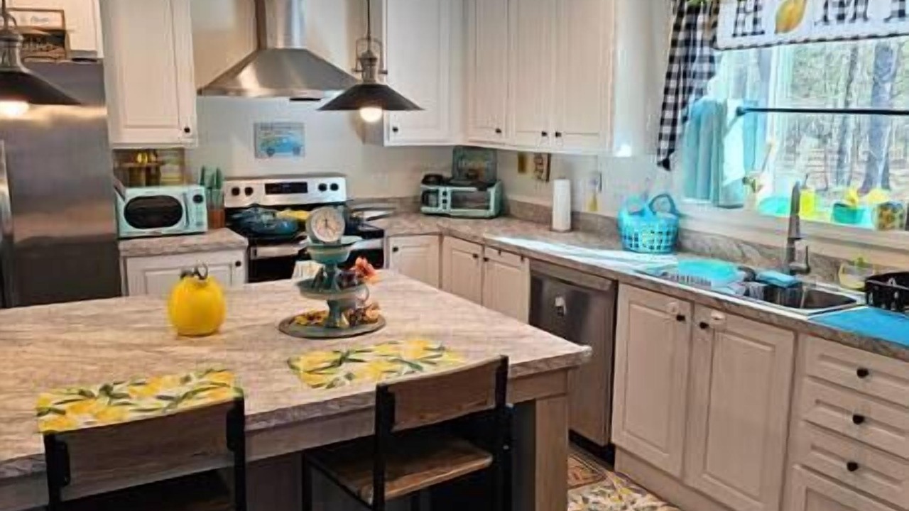 Photo of Kitchen in South Carolina Lakes & Blackwater Rivers