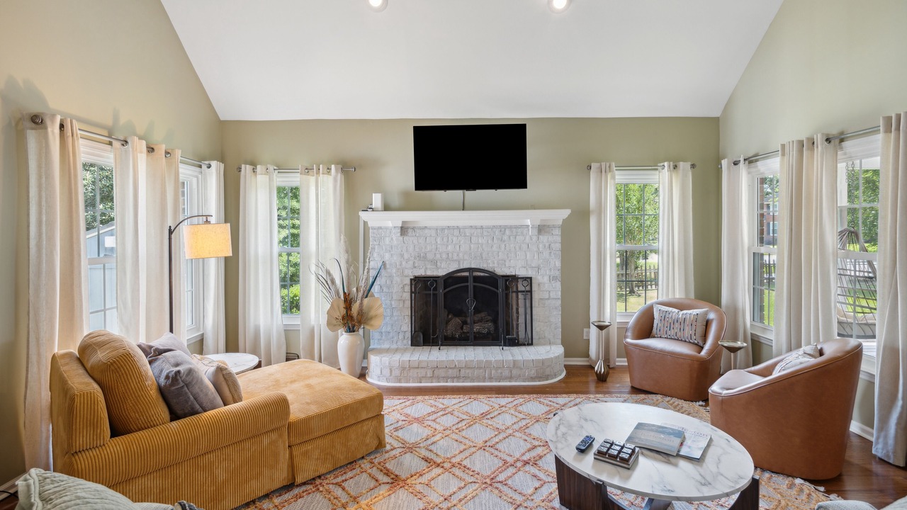 Photo of Livingroom in Hanahan