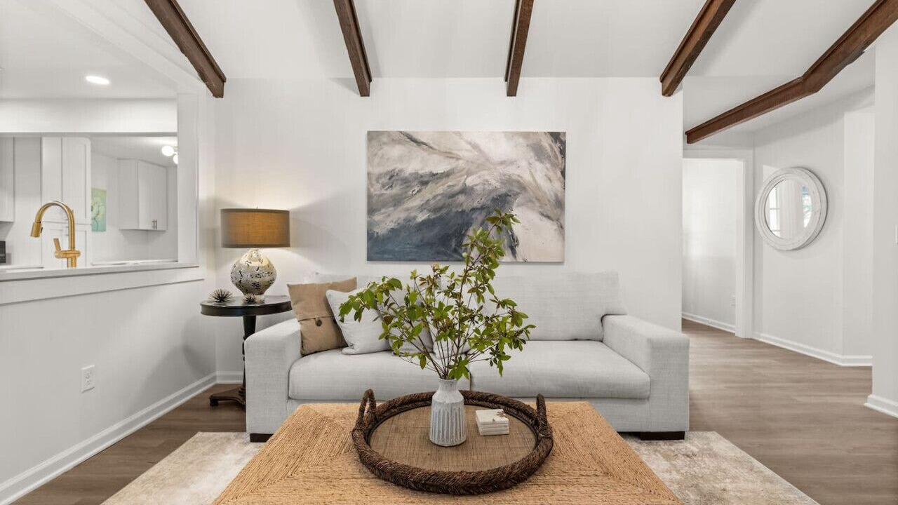Photo of Livingroom in Hanahan