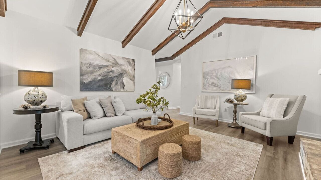 Photo of Livingroom in Hanahan