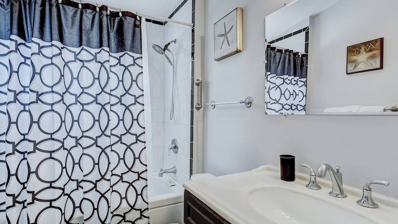 Photo of Bathroom in Beach Institute