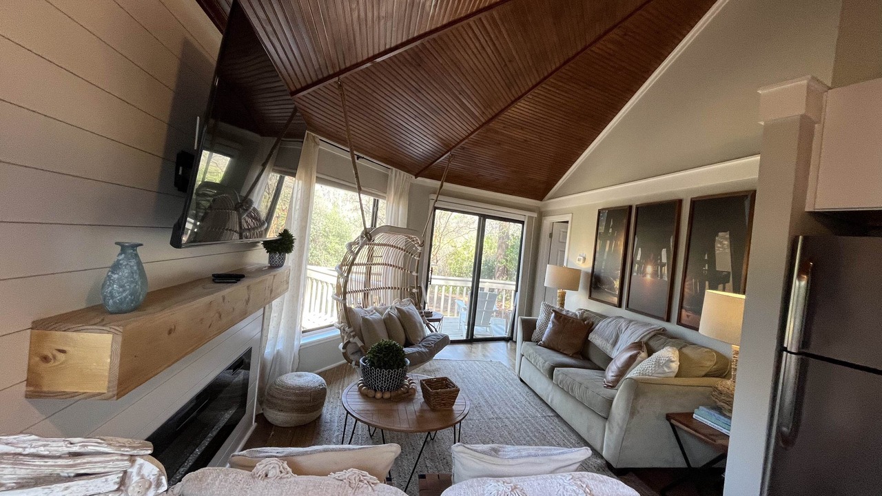 Photo of Livingroom in Night Heron