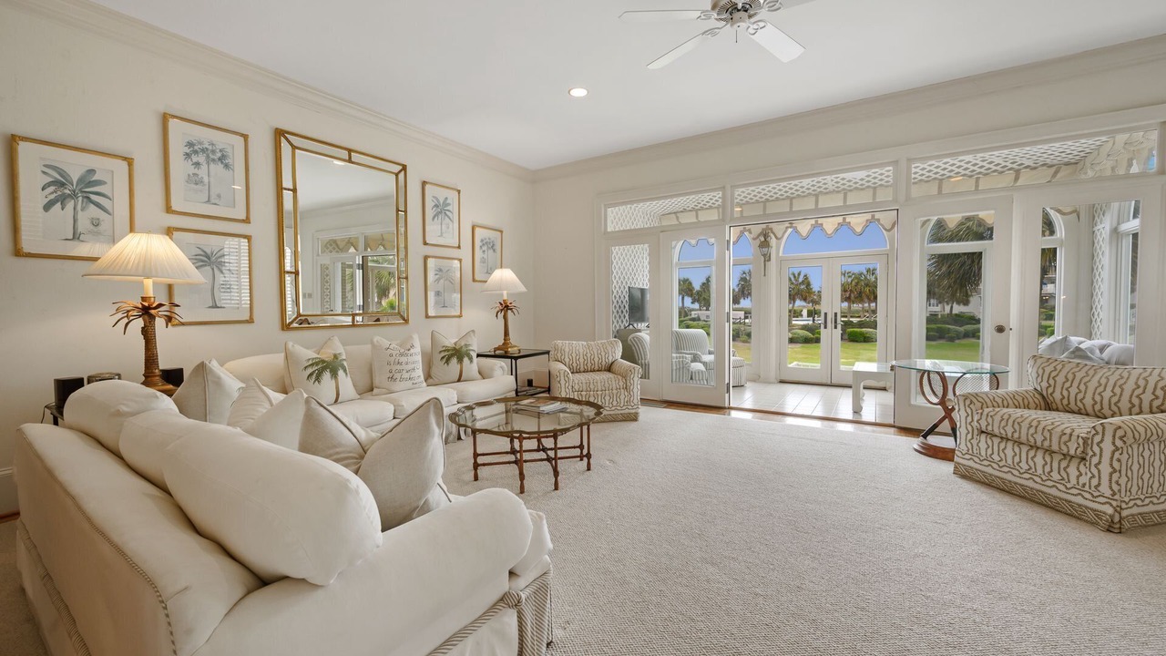 Photo of Livingroom in Debordieu Colony
