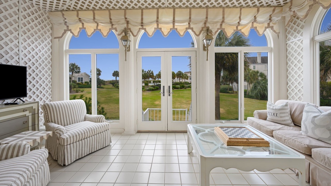 Photo of Livingroom in Debordieu Colony
