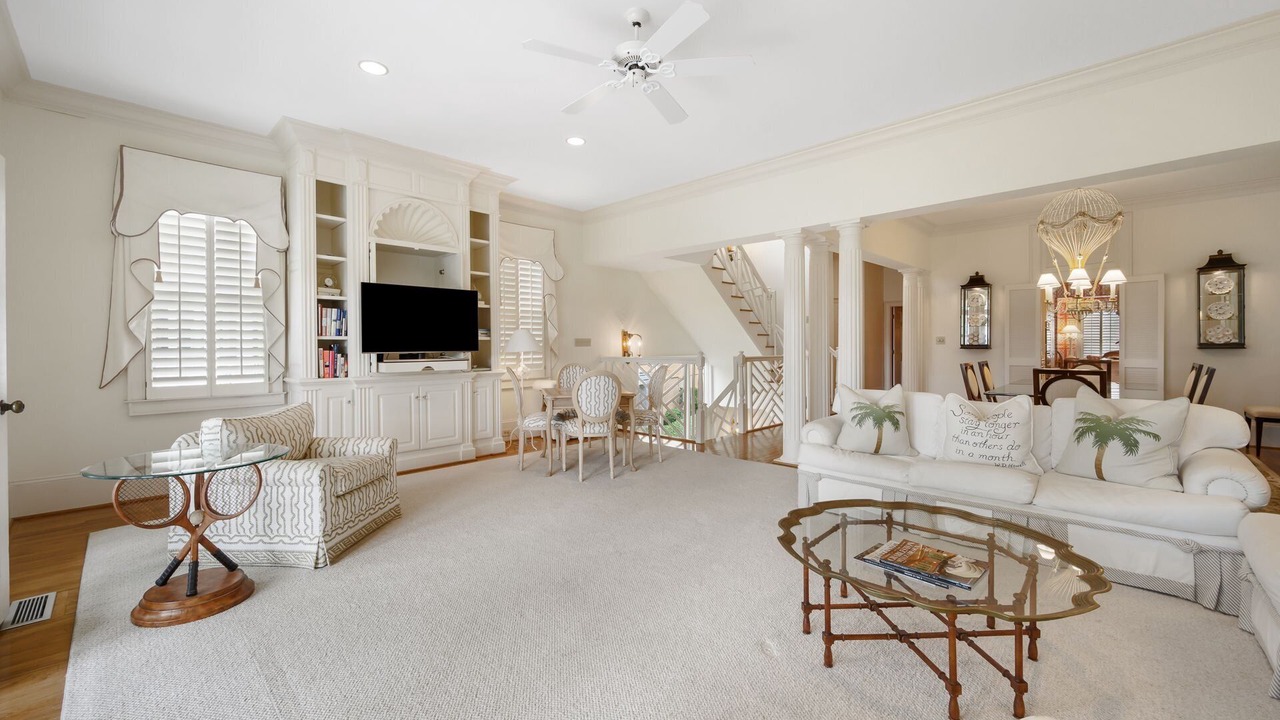 Photo of Livingroom in Debordieu Colony