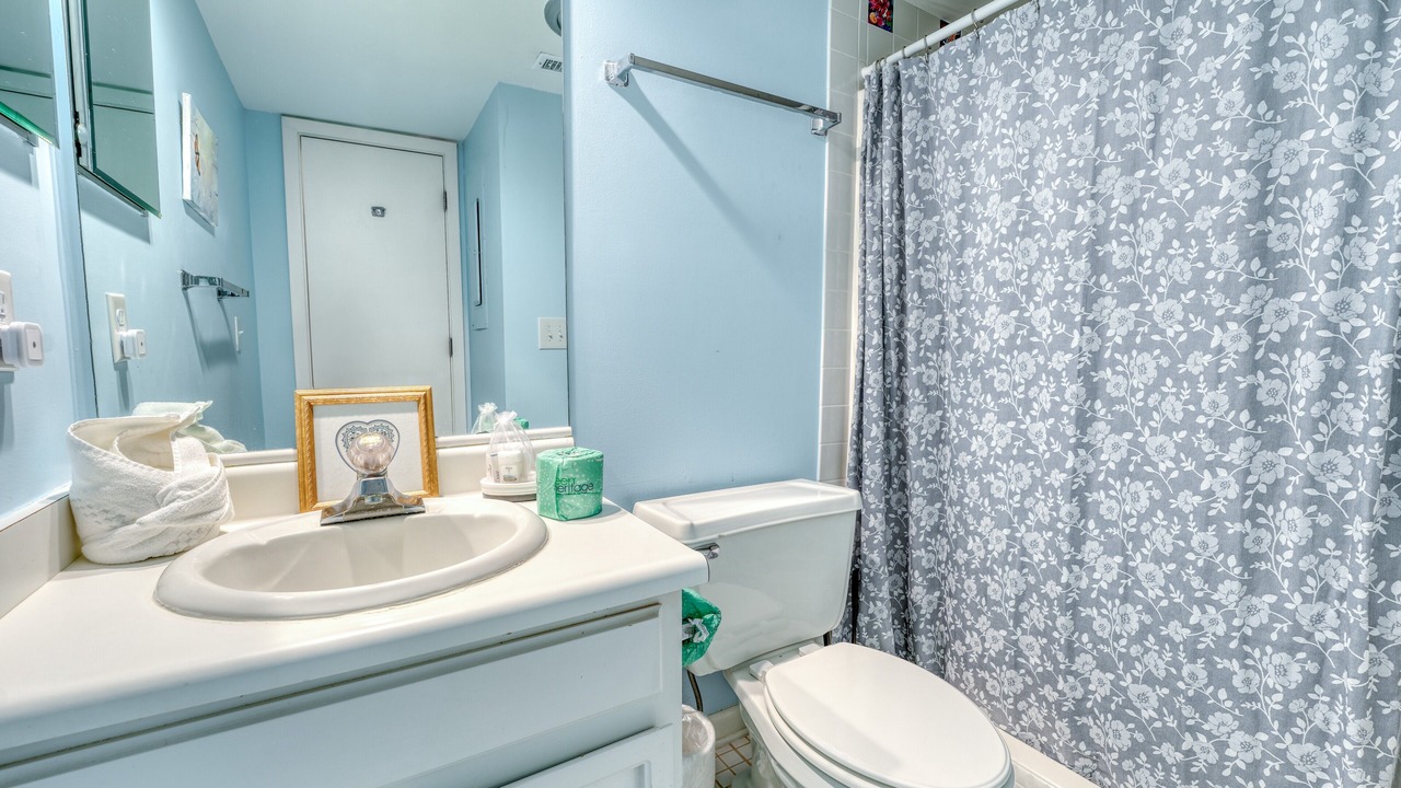 Photo of Bathroom in Night Heron