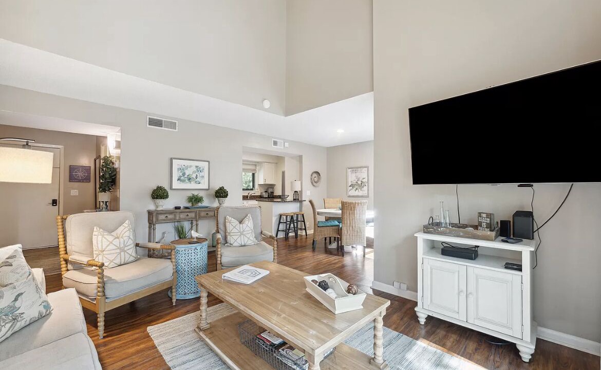 Photo of Livingroom in Tarpon Pond