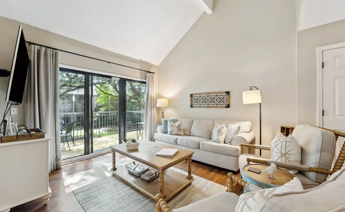 Photo of Livingroom in Tarpon Pond