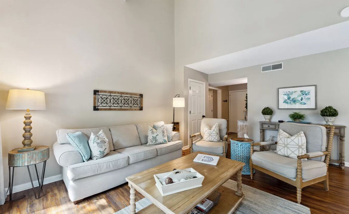 Photo of Livingroom in Tarpon Pond