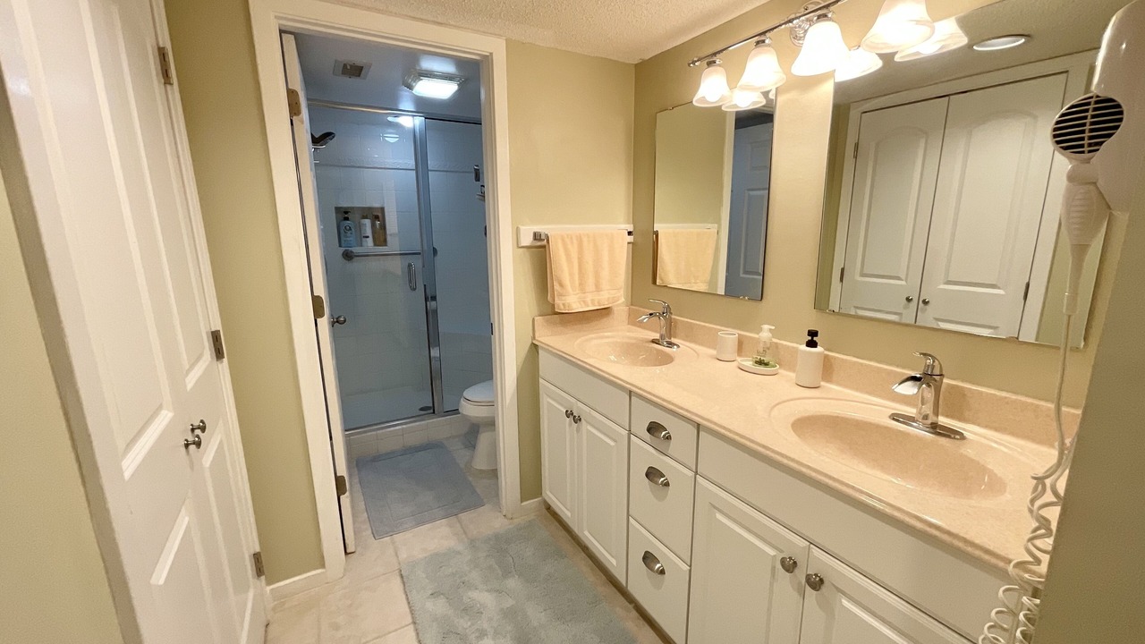 Photo of Bathroom in Arcadian Shores