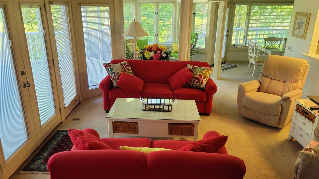 Photo of Livingroom in Arcadian Shores