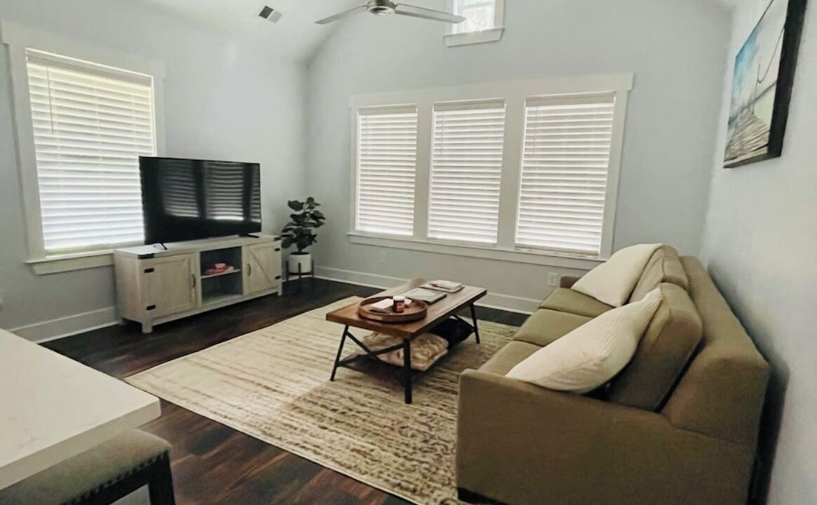 Photo of Livingroom in Mount Pleasant