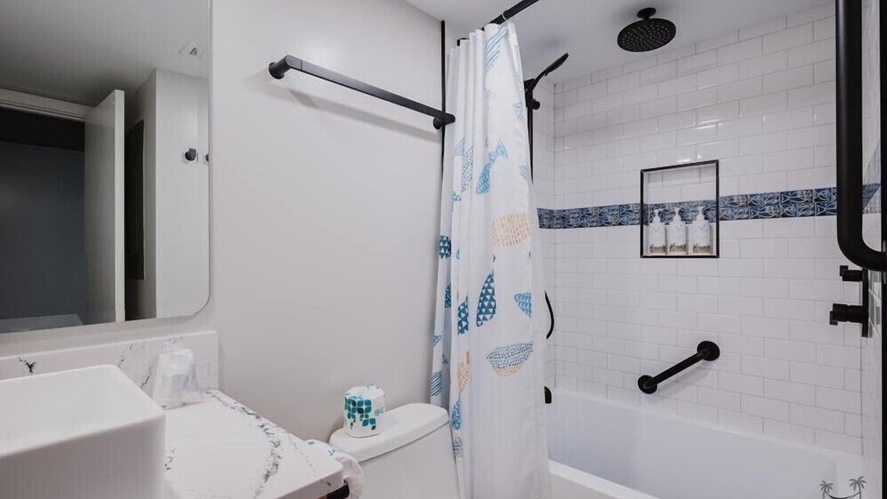 Photo of Bathroom in Night Heron