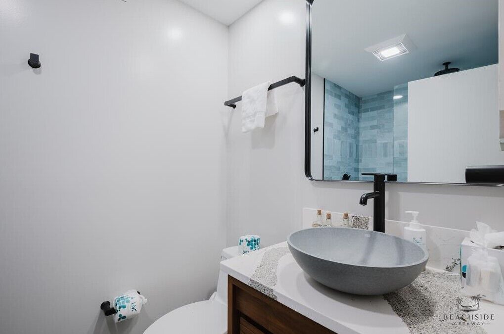 Photo of Bathroom in Night Heron