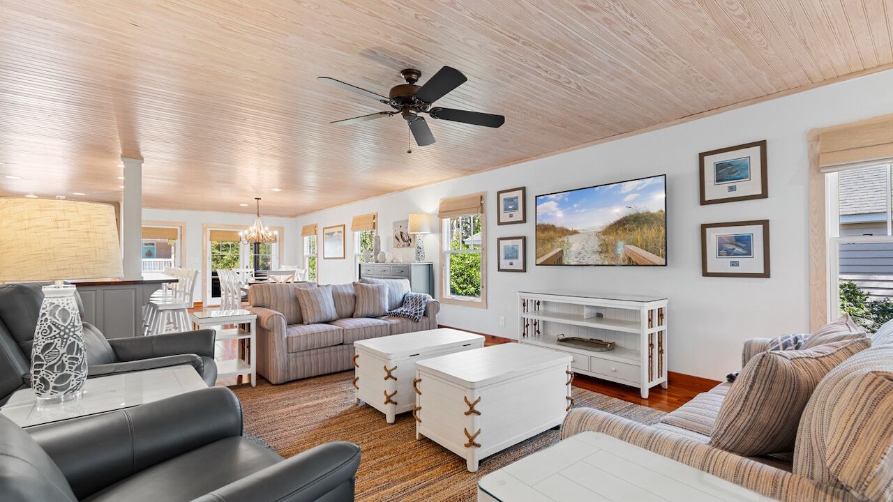 Photo of Livingroom in North Litchfield Beach