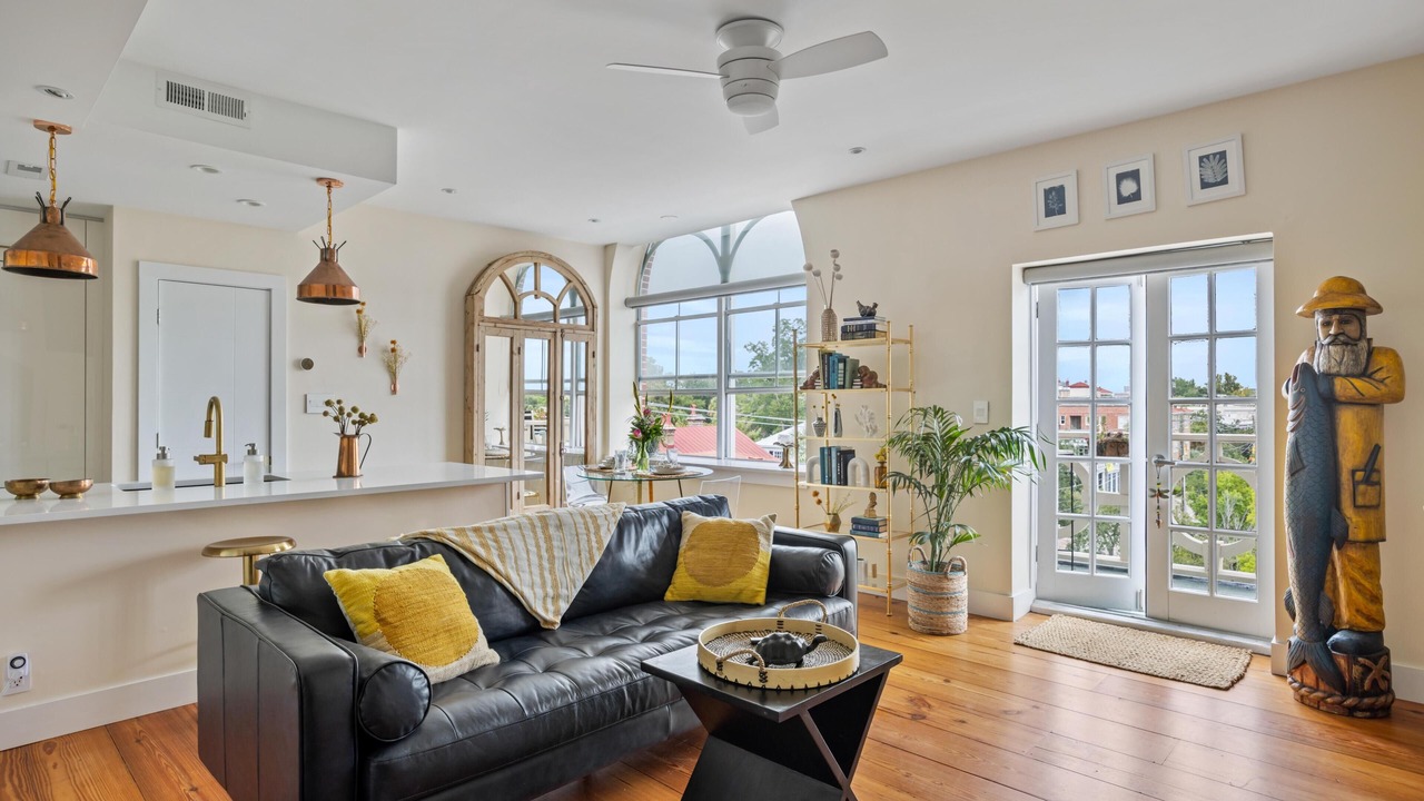 Photo of Livingroom in Harleston Village