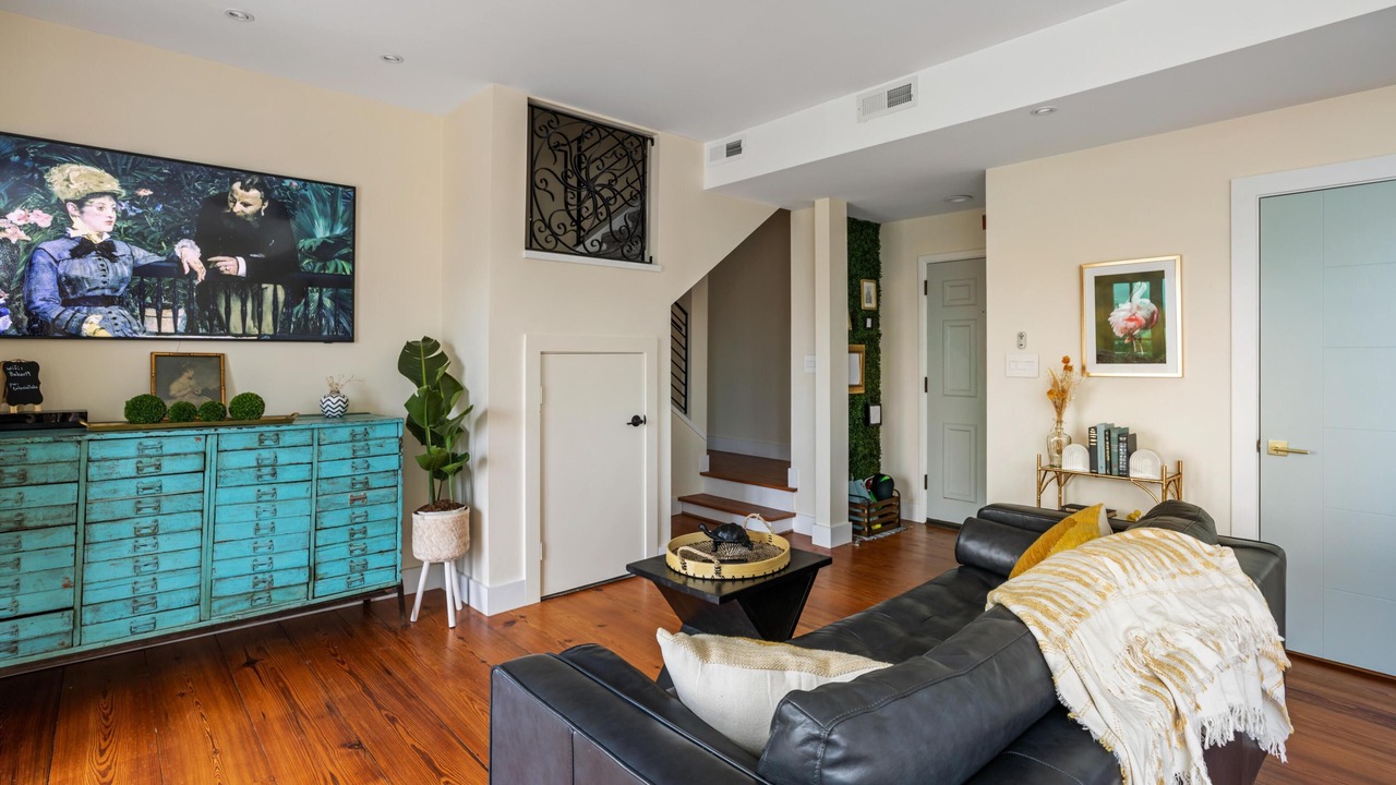 Photo of Livingroom in Harleston Village