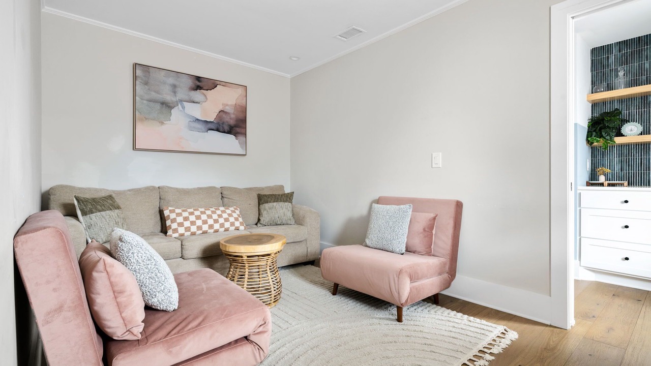 Photo of Livingroom in Cannonborough Elliotborough