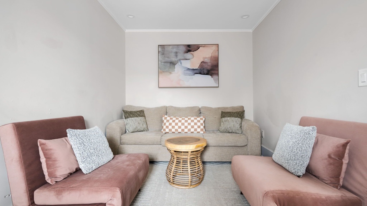 Photo of Livingroom in Cannonborough Elliotborough
