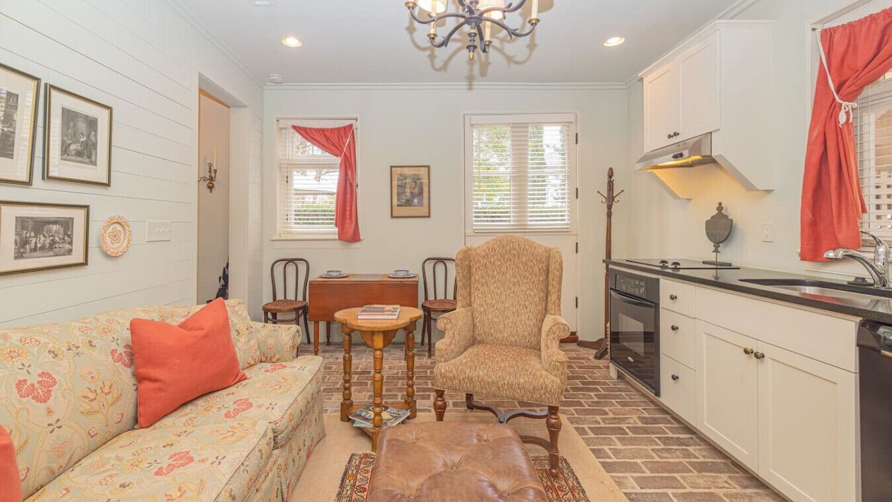 Photo of Livingroom in Downtown Charleston