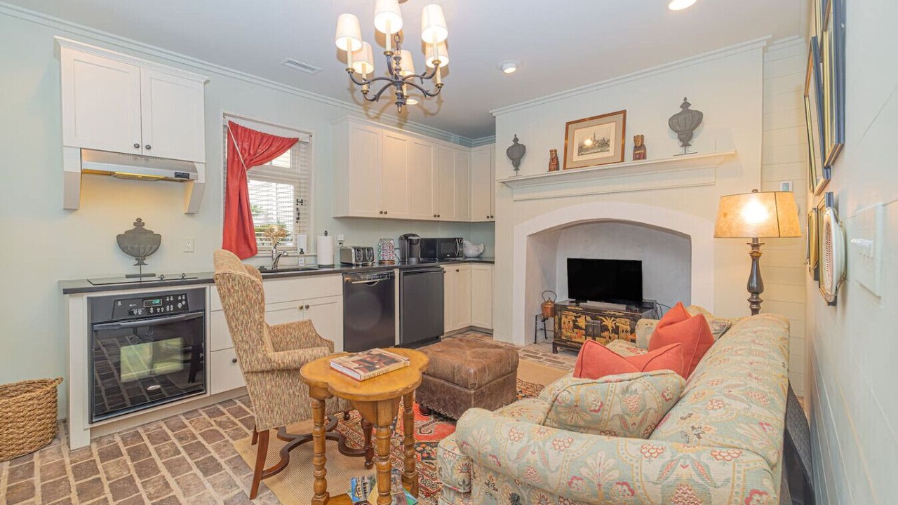 Photo of Livingroom in Downtown Charleston