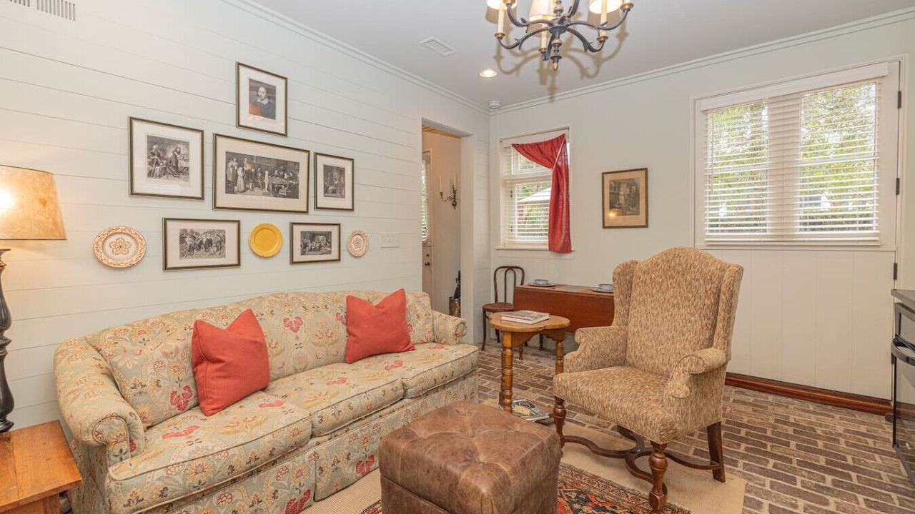 Photo of Livingroom in Downtown Charleston