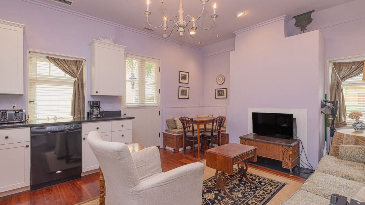 Photo of Livingroom in Downtown Charleston