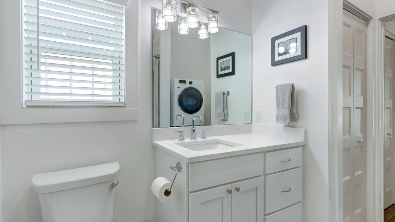 Photo of Bathroom in Thunderbolt