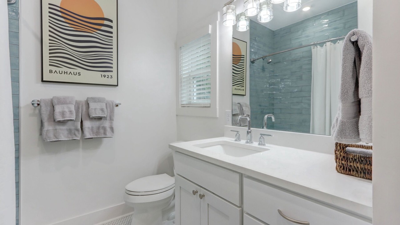 Photo of Bathroom in Thunderbolt